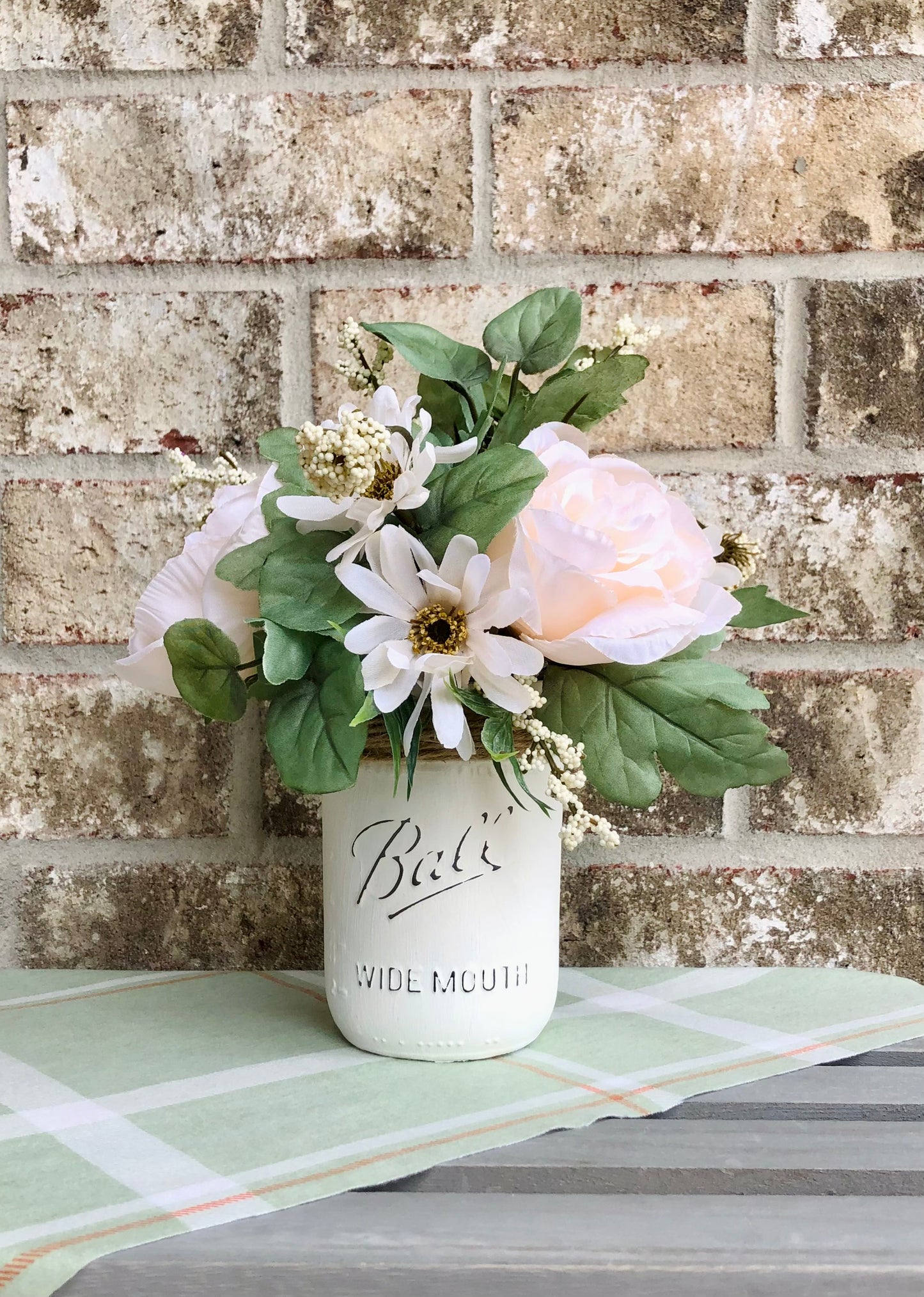 White Daisy & Rose Arrangement
