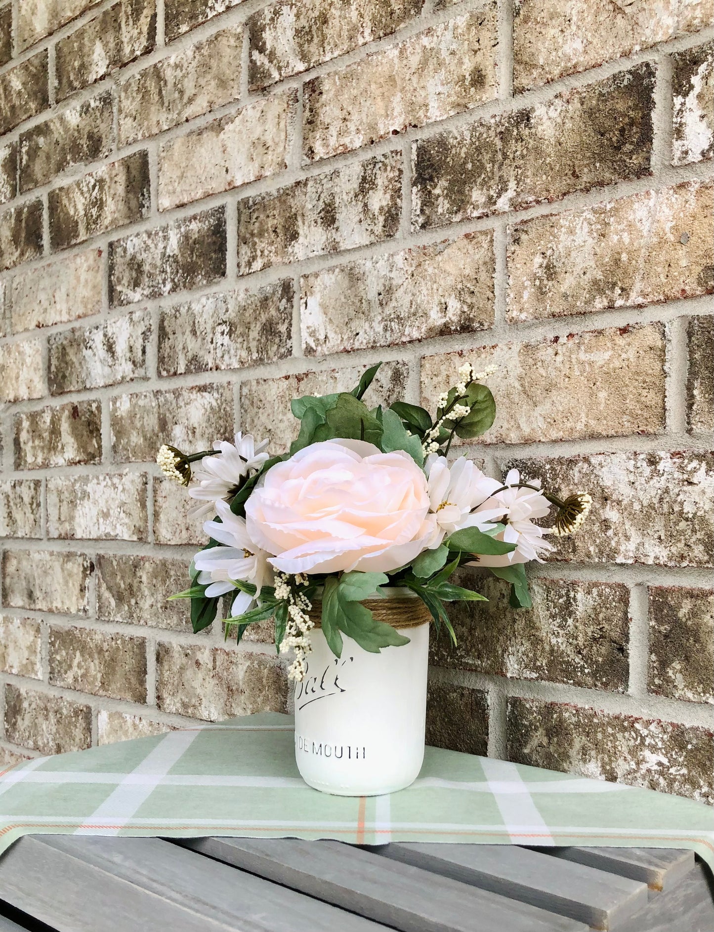 White Daisy & Rose Arrangement