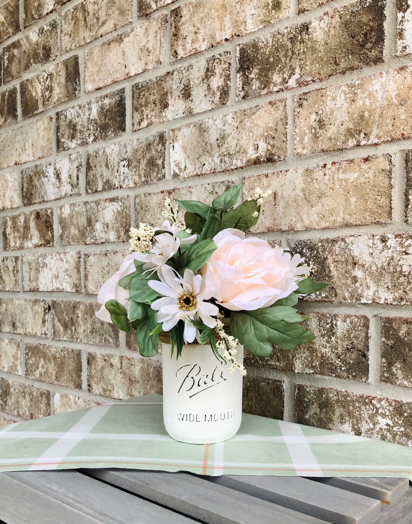 White Daisy & Rose Arrangement