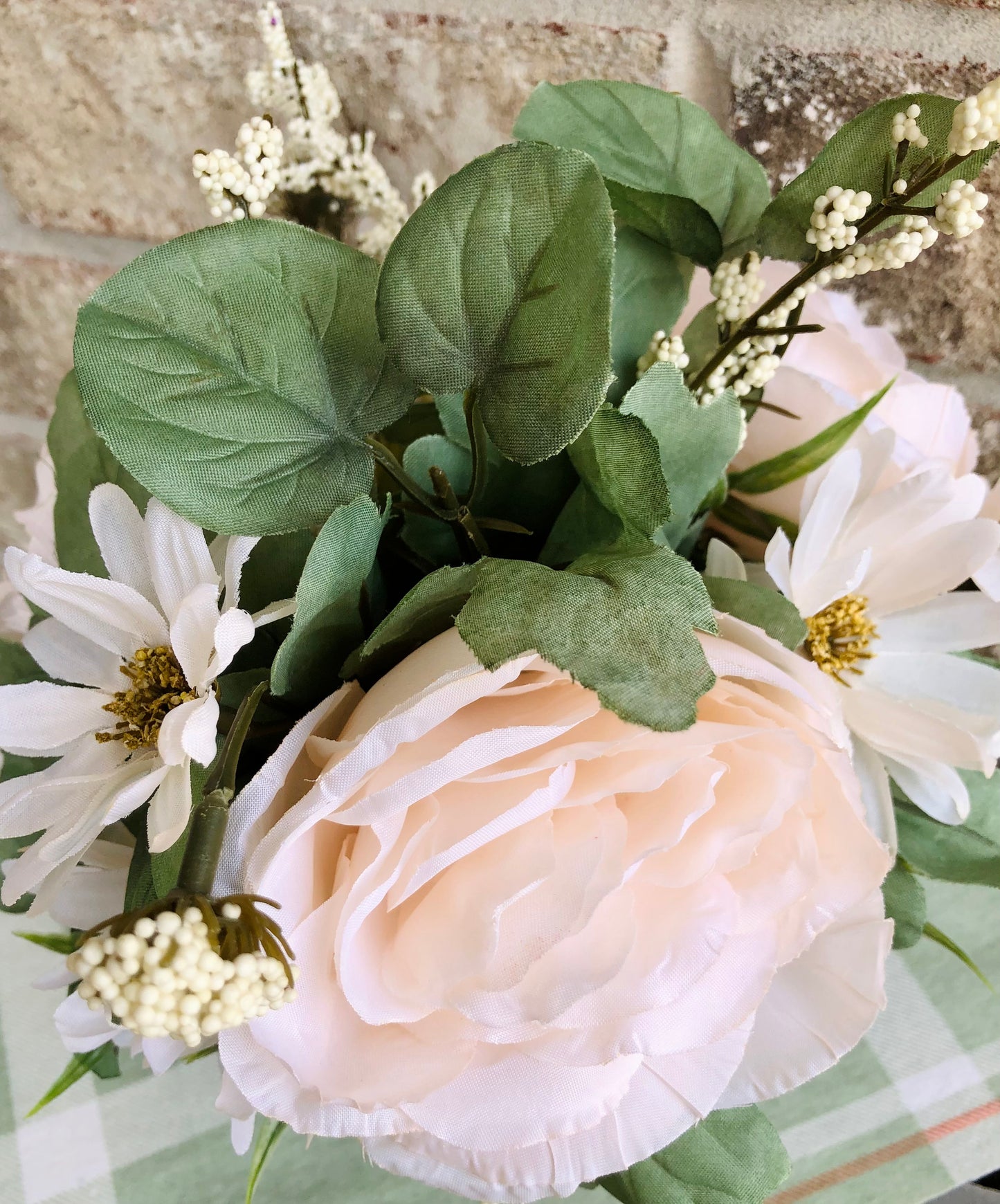 White Daisy & Rose Arrangement